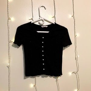 Black crop tee